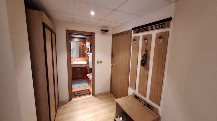 Двустаен апартамент на първа линия в Елените с морска панорама и отличен инвестиционен потенциал