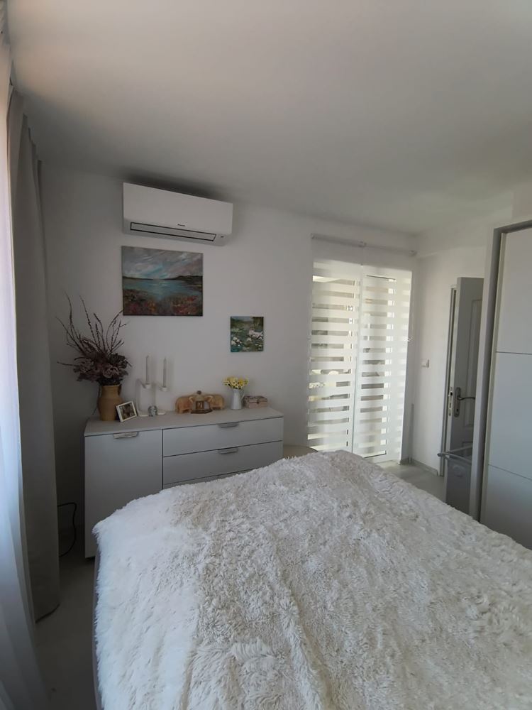 Реновиран двустаен апартамент с панорамна гледка в модерен комплекс близо до Слънчев бряг