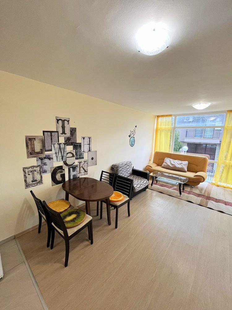 Слънчев и просторен двустаен апартамент в Слънчев бряг – напълно обзаведен с отлични удобства в комплекса