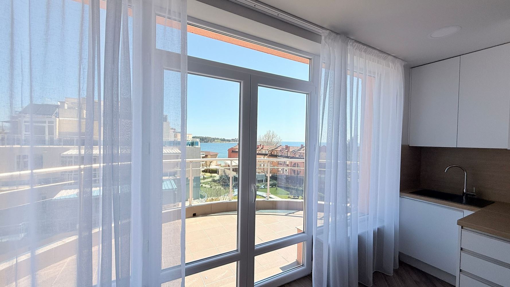 Луксозен четиристаен апартамент на първа линия в Равда – простор, престиж и впечатляваща морска панорама