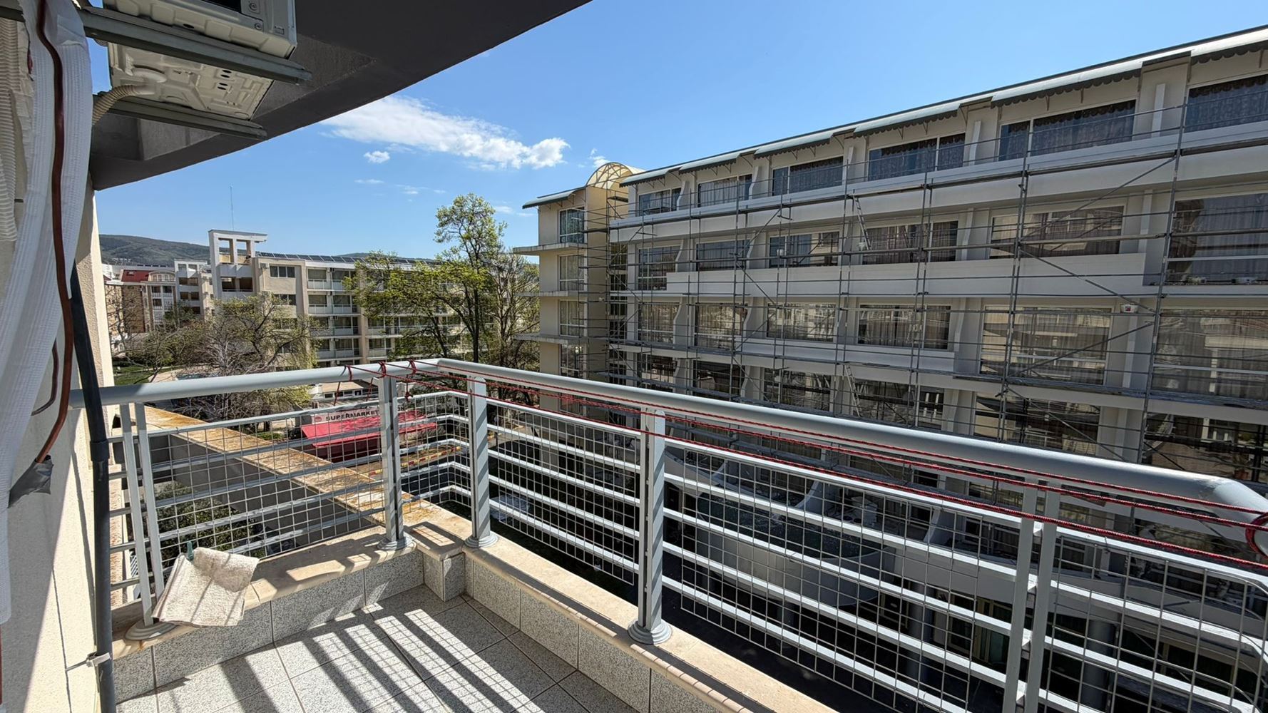 Просторен двустаен апартамент на 300 м от морето в Слънчев бряг – комфорт, сигурност и отлична инвестиция