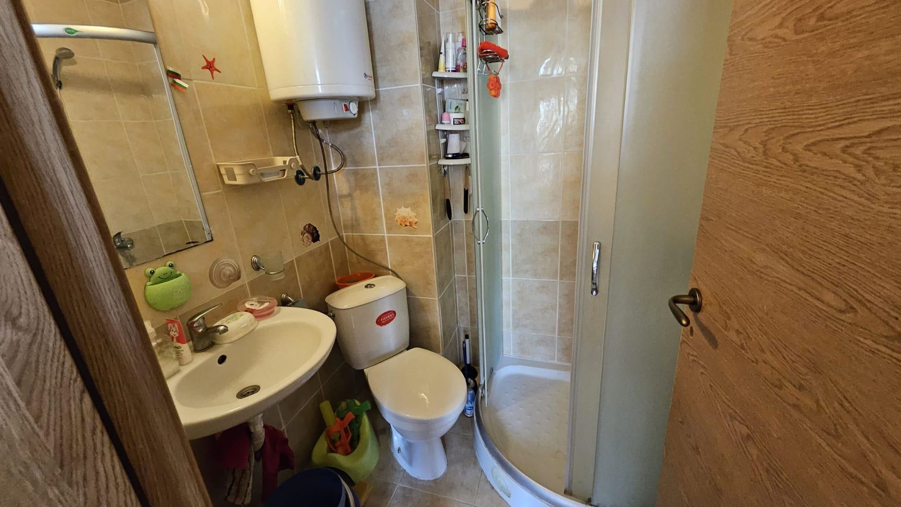 Модерен двустаен апартамент в затворен комплекс с басейни и водни атракции в района на Слънчев бряг