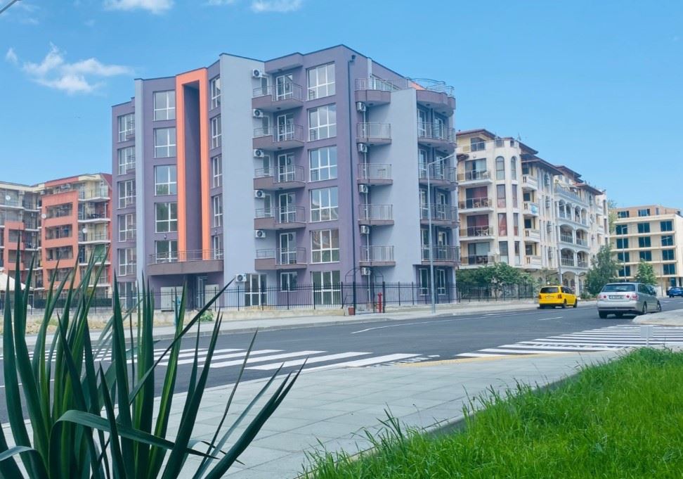 Луксозно обзаведен двустаен апартамент в Слънчев бряг – спокойствие, зеленина и отлична локация