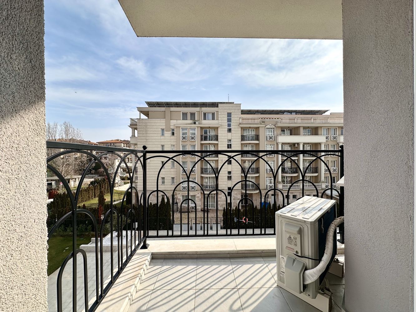 Уютен двустаен апартамент с гледка към басейн и зелени площи в Слънчев бряг – готов за ползване