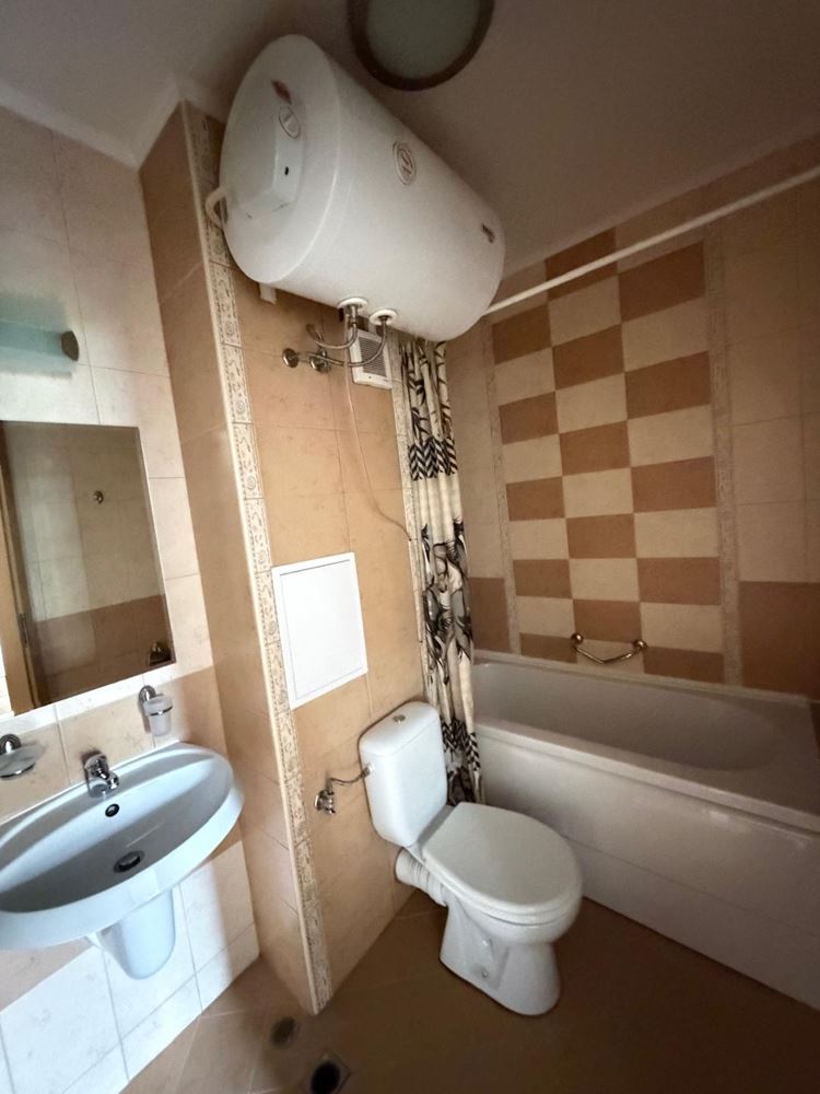 Просторен тристаен апартамент с директен излаз към собствен двор в Слънчев бряг – комфорт, лукс и уют