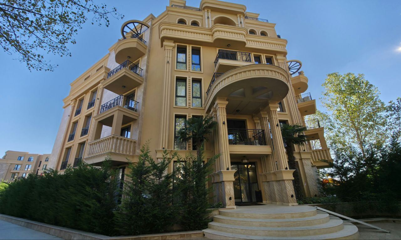 Пентхаус с впечатляваща тераса и панорамна гледка – стил и простор на последния етаж