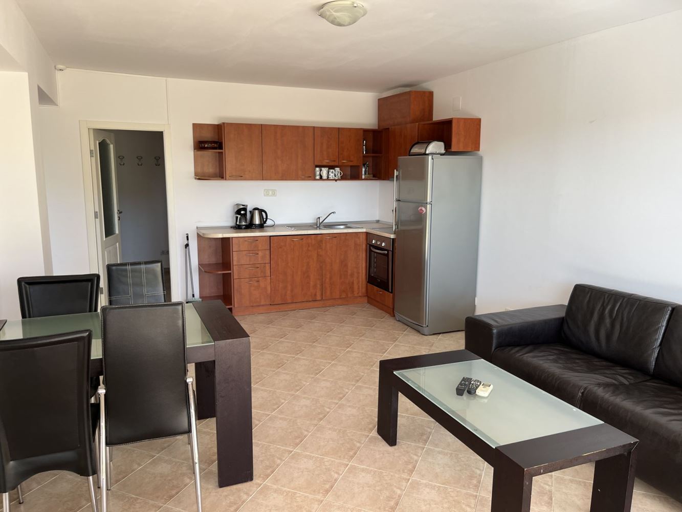 Обзаведен тристаен апартамент в комплекс в Равда, готов за нанасяне