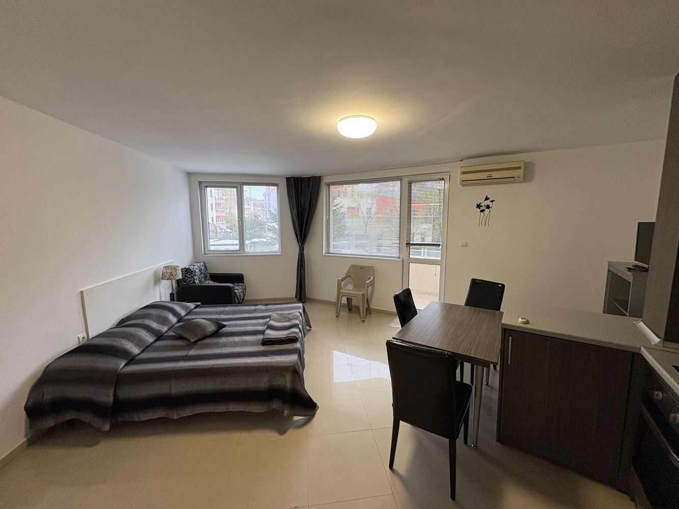 Просторно обзаведено студио в Поморие – източно изложение и отлична локация на 400 м от морето