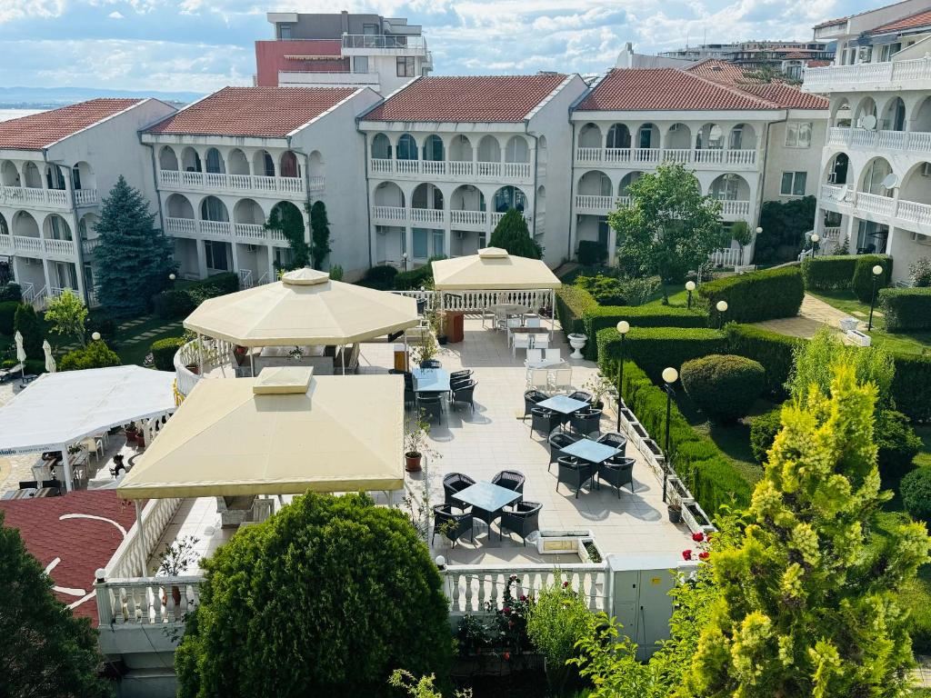 Стилен двустаен апартамент в елитен комплекс в сърцето на Свети Влас