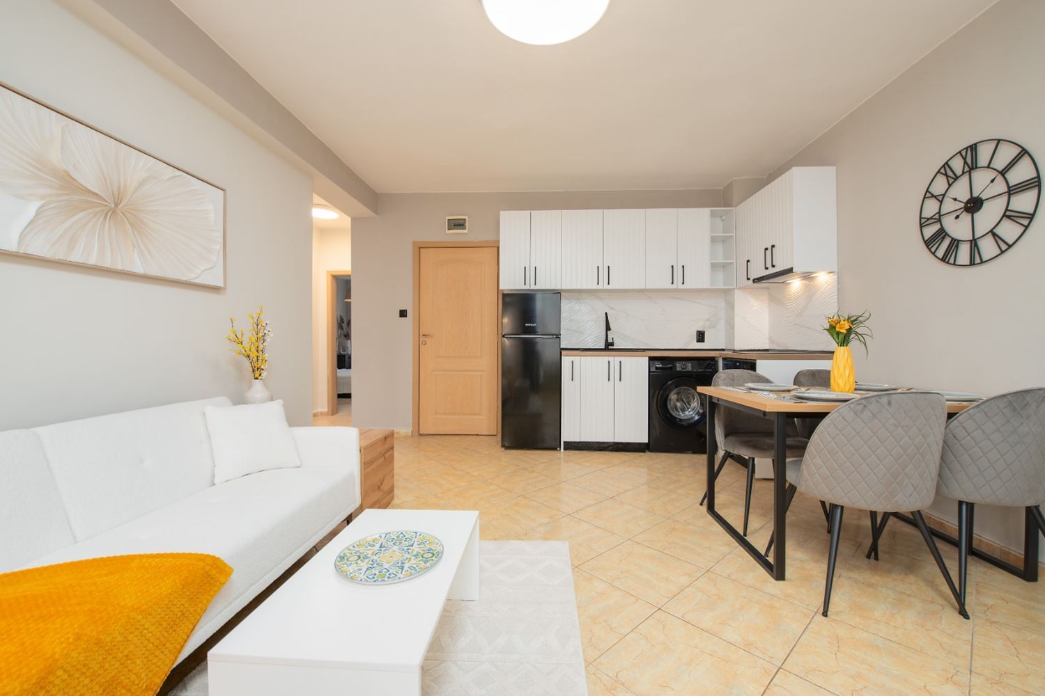 Стилно реновиран тристаен апартамент с две спални в поддържан комплекс в Слънчев бряг – комфорт, спокойствие и отлична локация