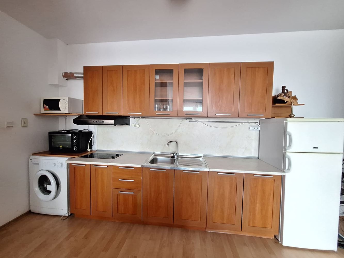 Просторен двустаен апартамент в луксозен комплекс с басейни и спортни удобства