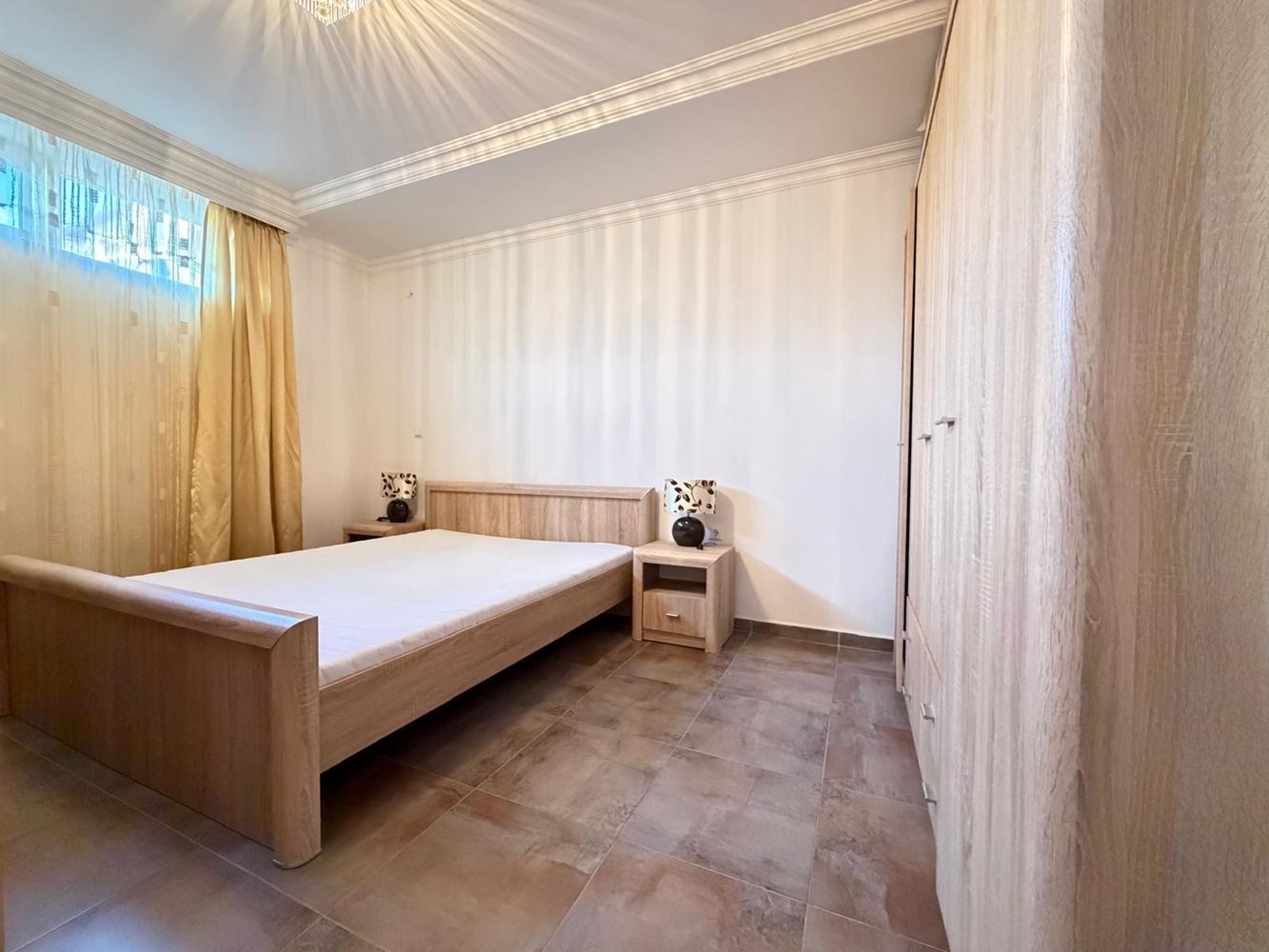 Комфортен двустаен апартамент с директен излаз към басейна – идеален за живеене и инвестиция