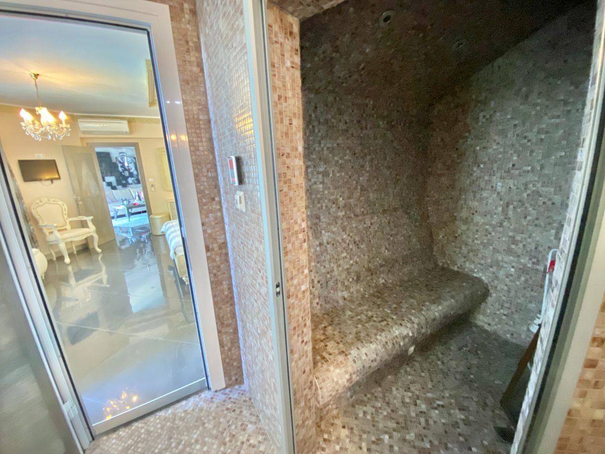 Уникален апартамент на две нива в комплекс от премиум клас в град Несебър