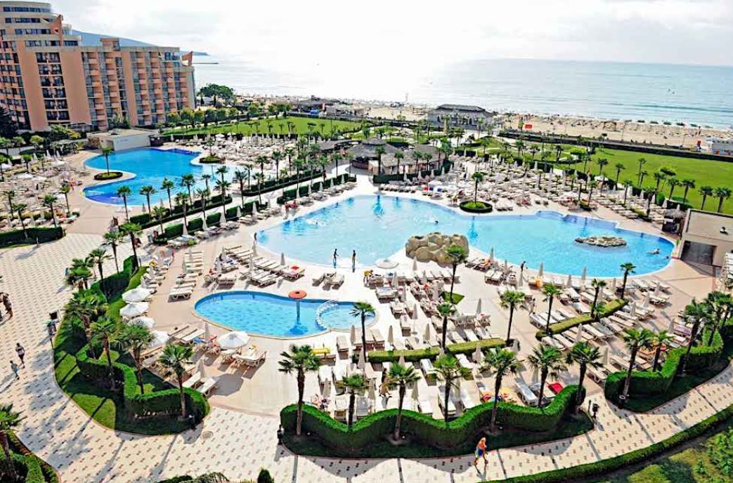 Луксозен двустаен апартамент в престижен комплекс на първа линия - комфорт, стил и безкрайни удобства