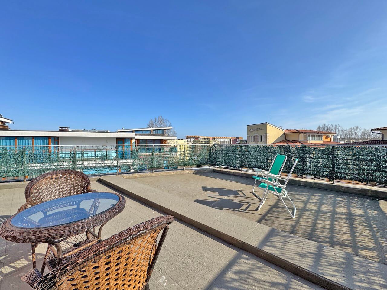 Луксозен пентхаус в Слънчев бряг с впечатляваща панорамна тераса и отлична локация