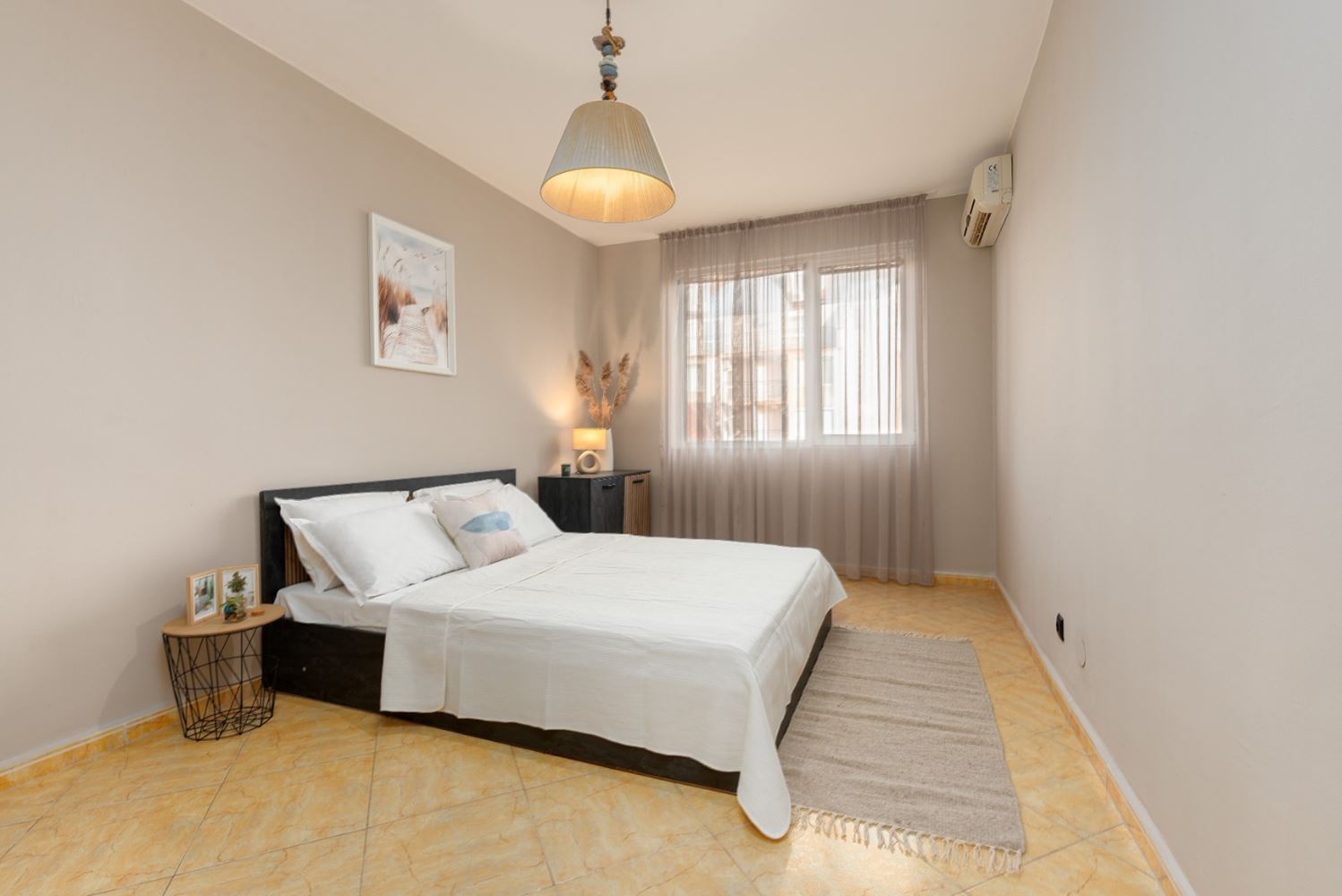 Стилно реновиран тристаен апартамент с две спални в поддържан комплекс в Слънчев бряг – комфорт, спокойствие и отлична локация