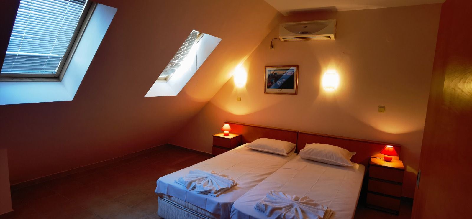 Просторен тристаен апартамент на последен етаж в Слънчев бряг — комфорт, стил и зелена хармония край морето