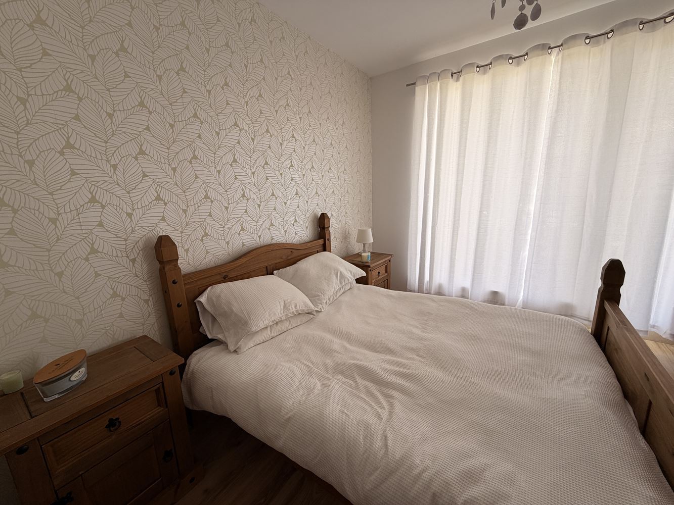 Тристаен апартамент с панорамна тераса в покрайнините на Слънчев бряг – уют, тишина и стил