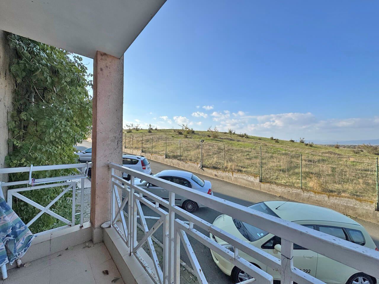 Функционално тристайно жилище на партер в модерен комплекс в района на Слънчев бряг