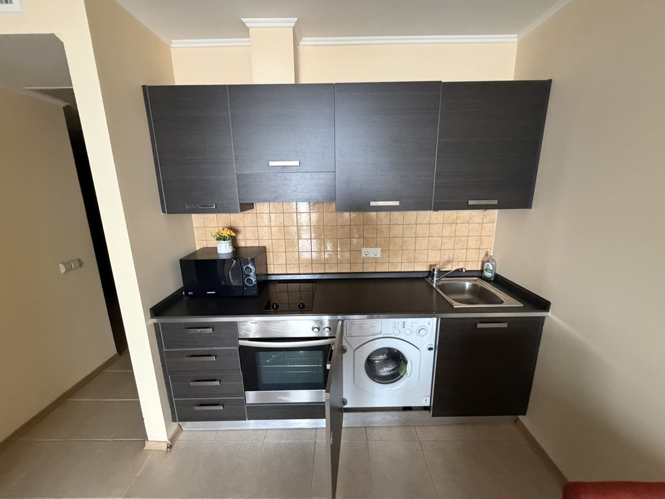 Тристаен апартамент в Поморие с фронтална морска гледка – луксозен живот на първа линия