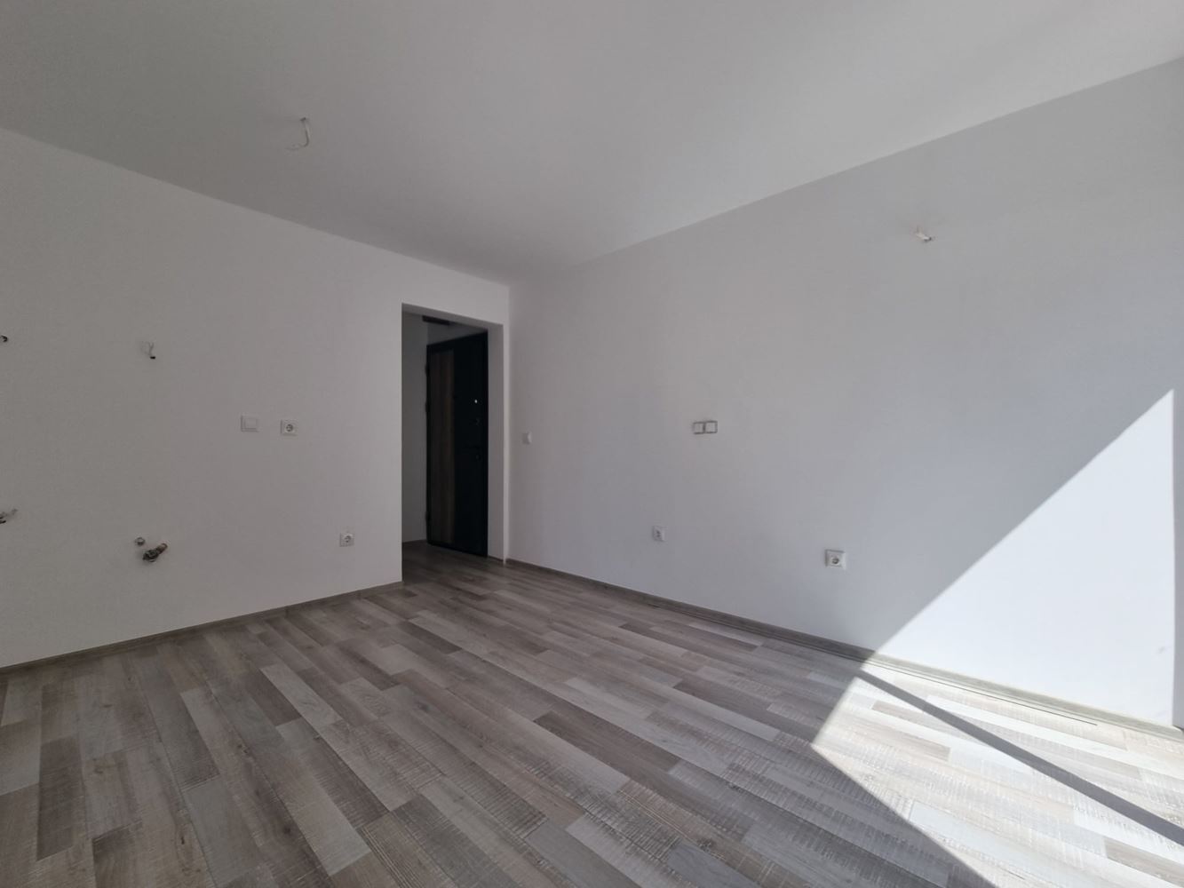 Светъл и модерен апартамент с отлична локация – съчетание на комфорт, природа и морски дух