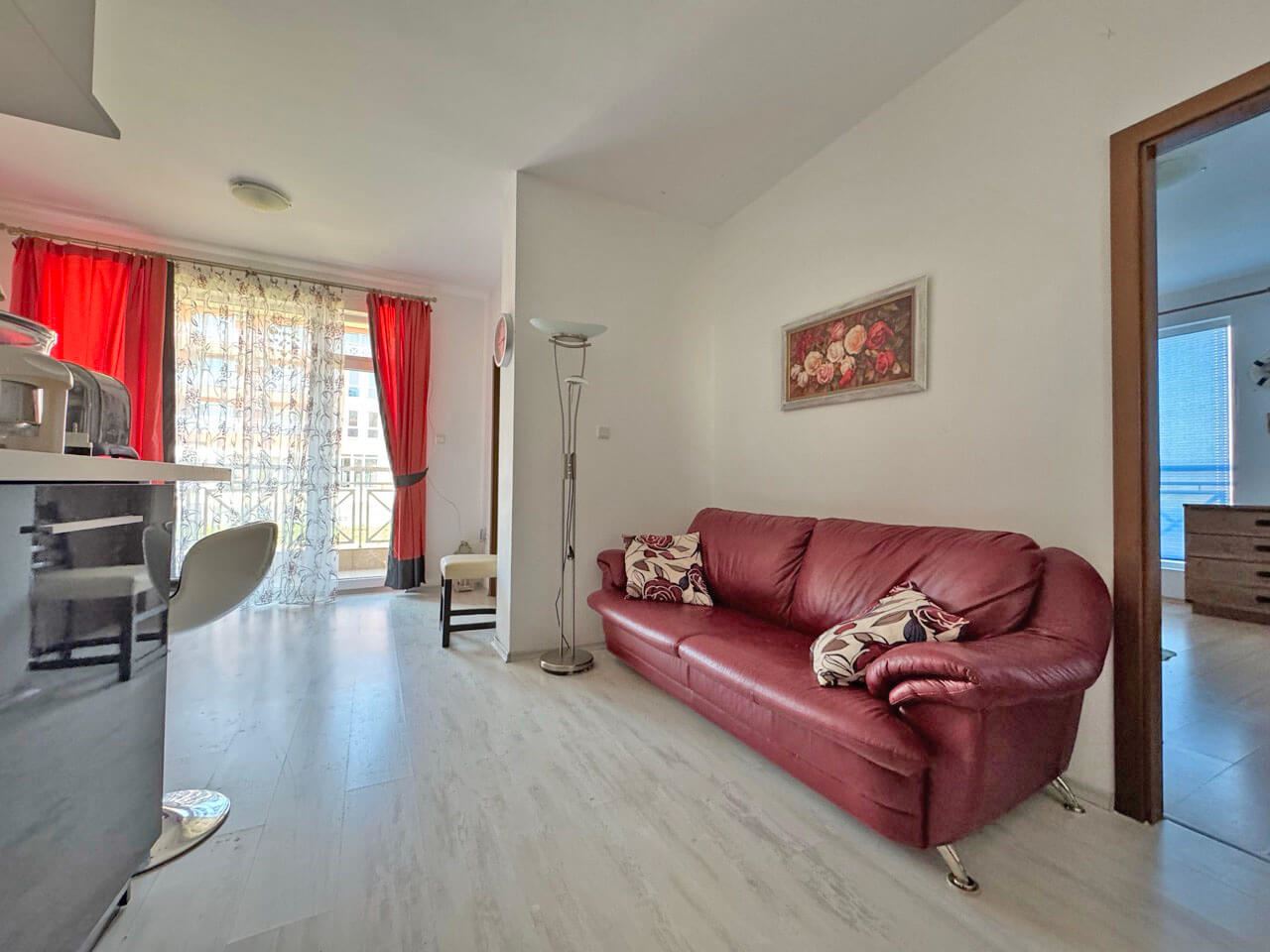 Тристаен апартамент в комплекс с добре организирана среда и уютна атмосфера