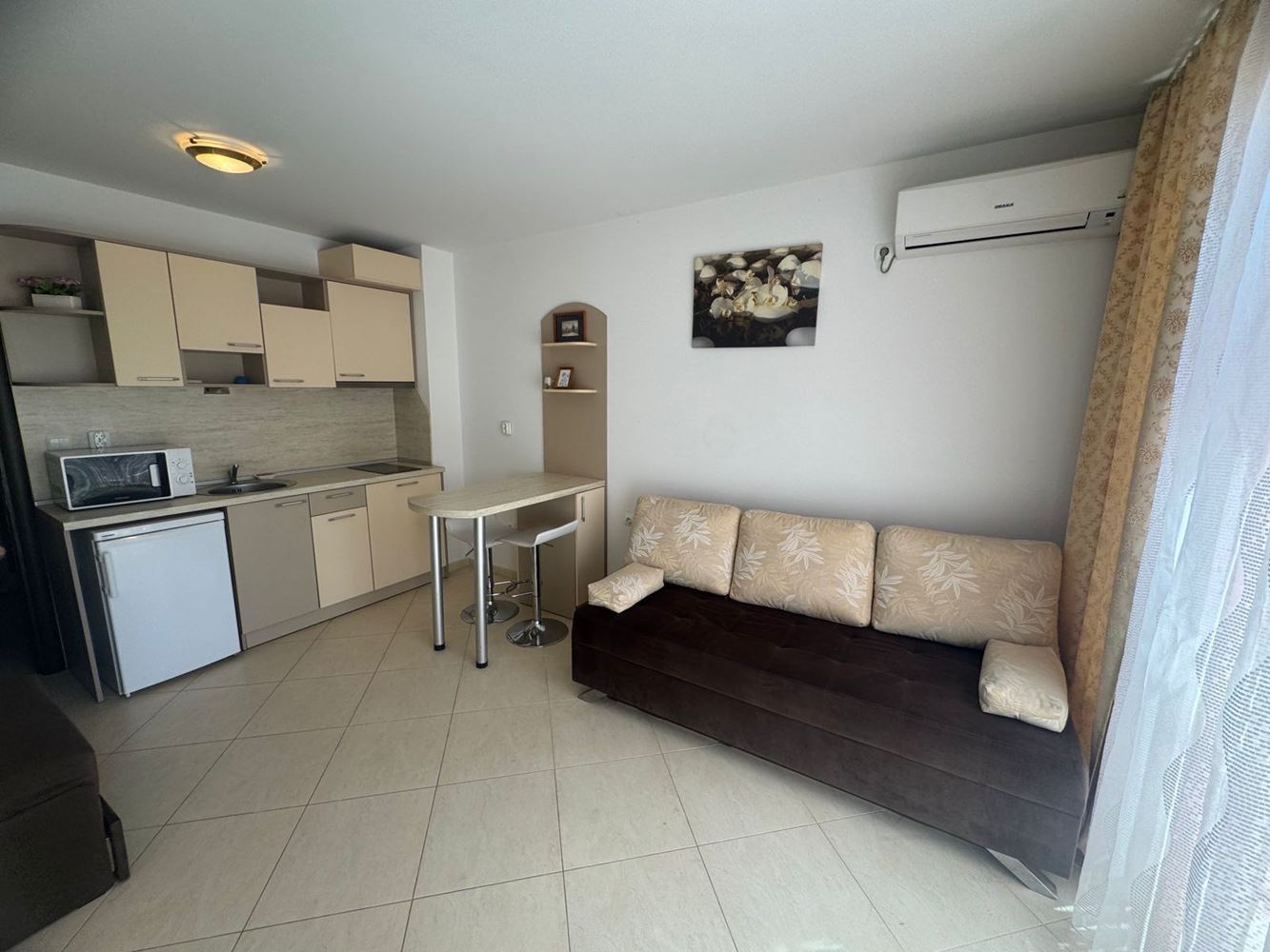 Уютно обзаведено студио на 300 м от морето в Поморие – отлична инвестиция и ваканционен имот 