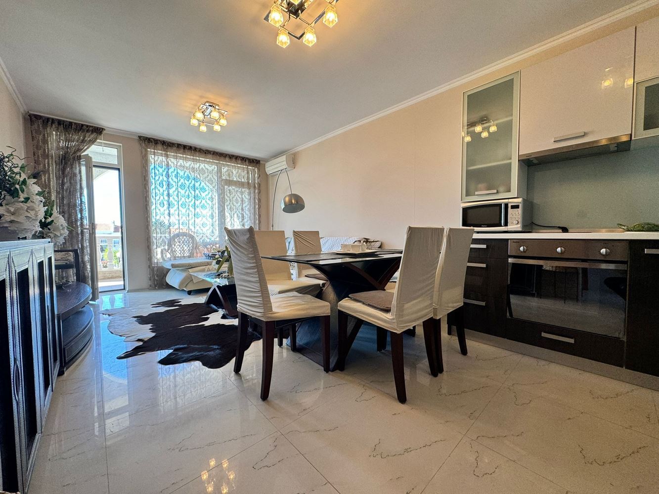 Стилен двустаен апартамент в елитен комплекс в сърцето на Свети Влас