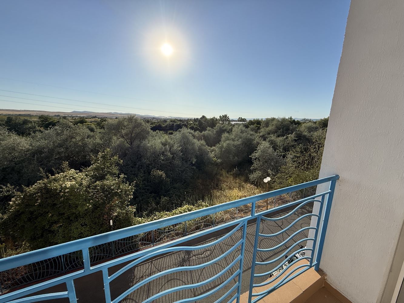 Двустаен апартамент с тераса в Слънчев бряг – комфорт и сигурност целогодишно