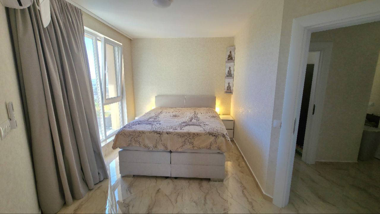 Пентхаус с впечатляваща тераса и панорамна гледка – стил и простор на последния етаж