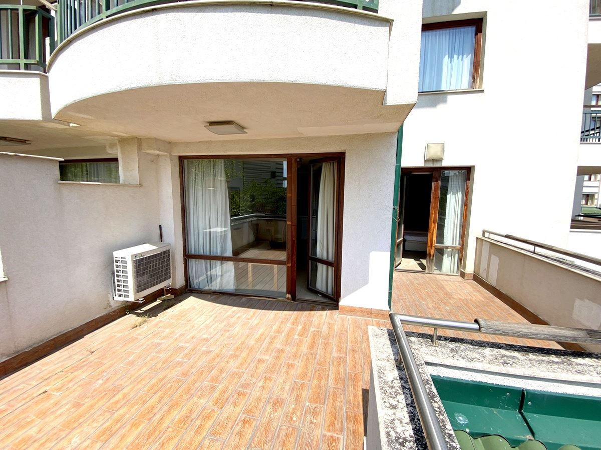 Просторен двустаен апартамент на първа линия в Равда – лукс, природа и впечатляваща гледка към басейна