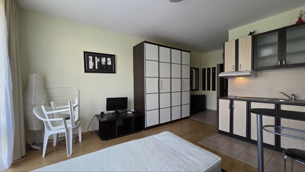 Практично и уютно студио на Слънчев бряг – уют и спокойствие с гледка към басейна