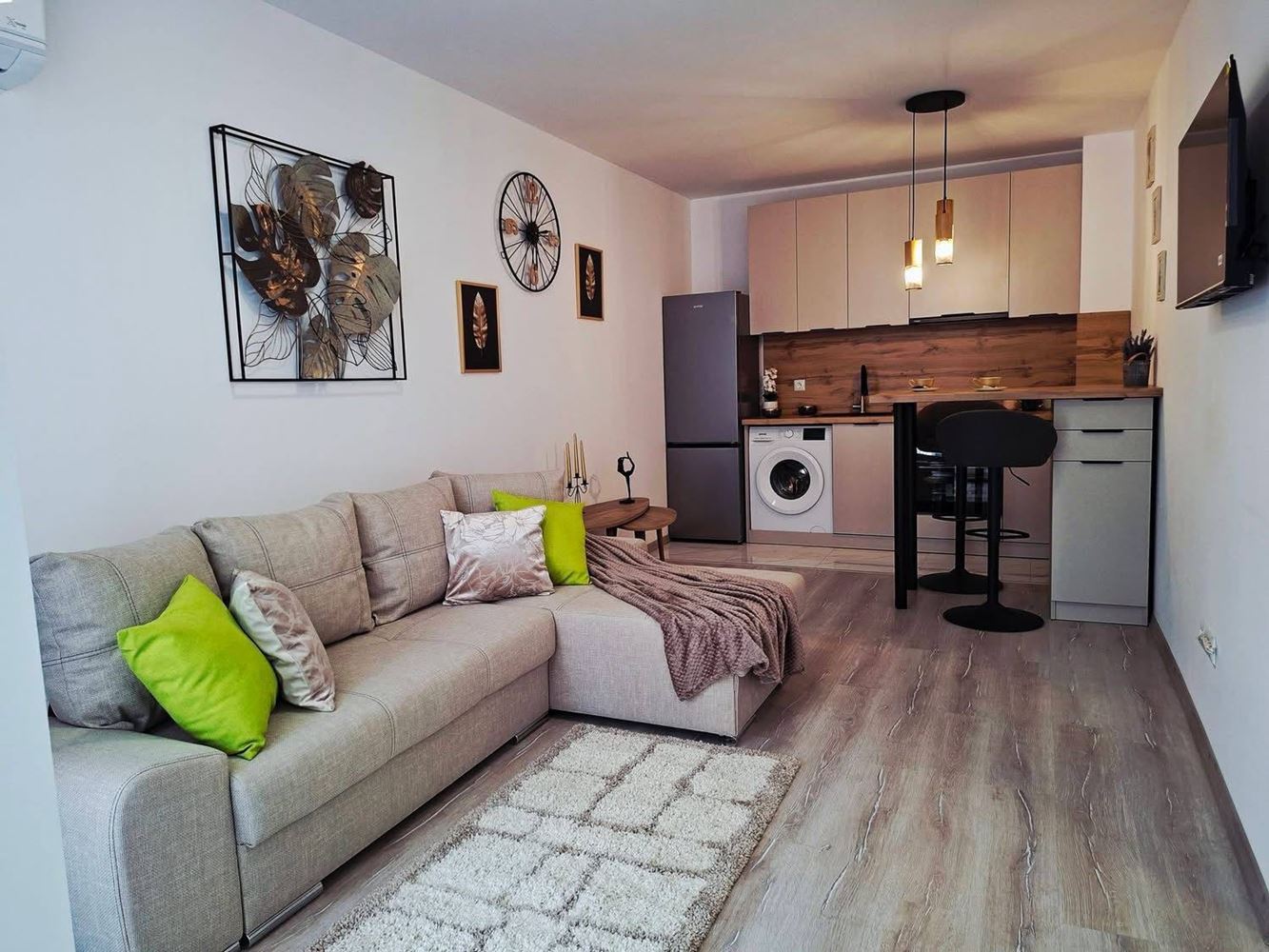 Стилен двустаен апартамент с ниска такса поддръжка в Слънчев бряг – комфорт, сигурност и отлична инвестиция на морето