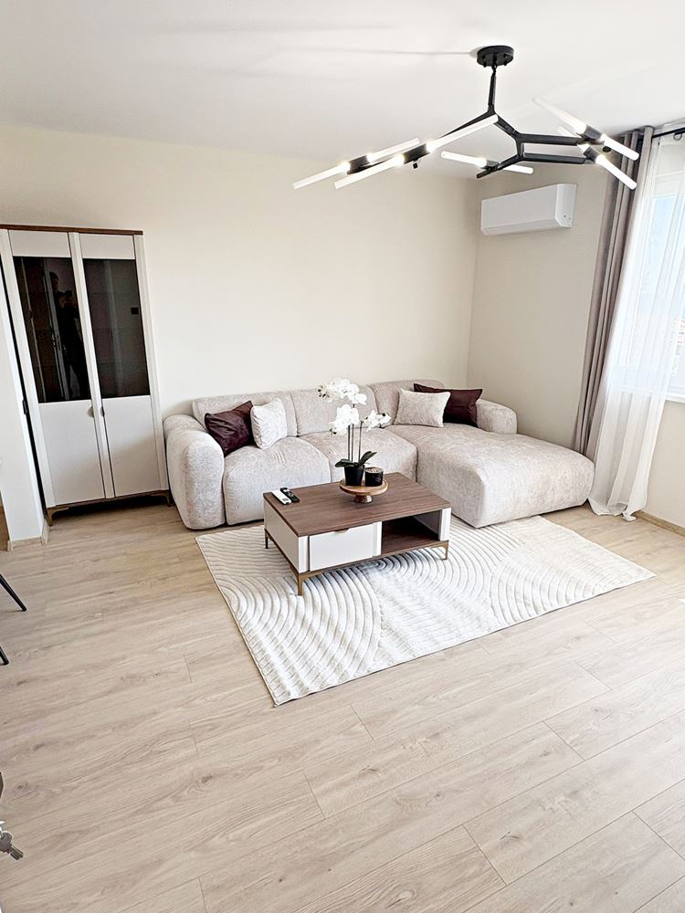 Две независими жилищни пространства с морска гледка в центъра на Свети Влас – дизайнерски интериор и собствено паркомясто