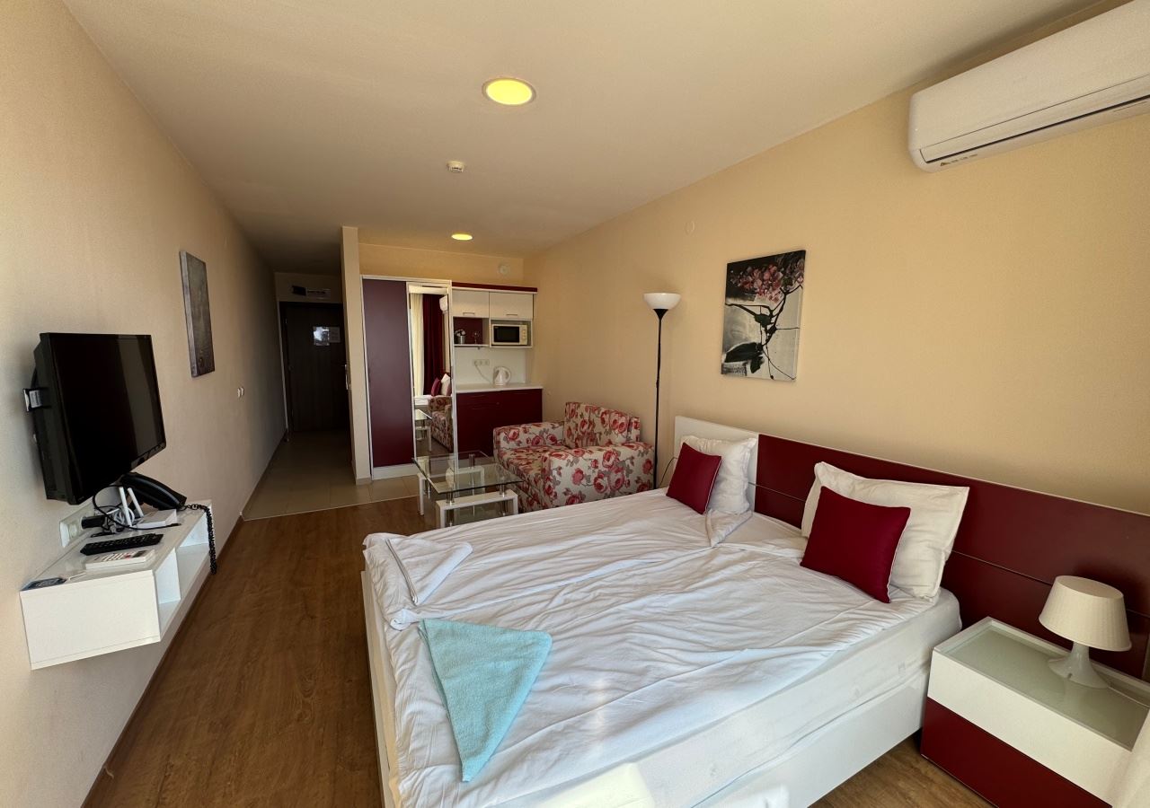 Студио на първа линия с гледка море в луксозен комплекс – напълно обзаведено и готово за ползване