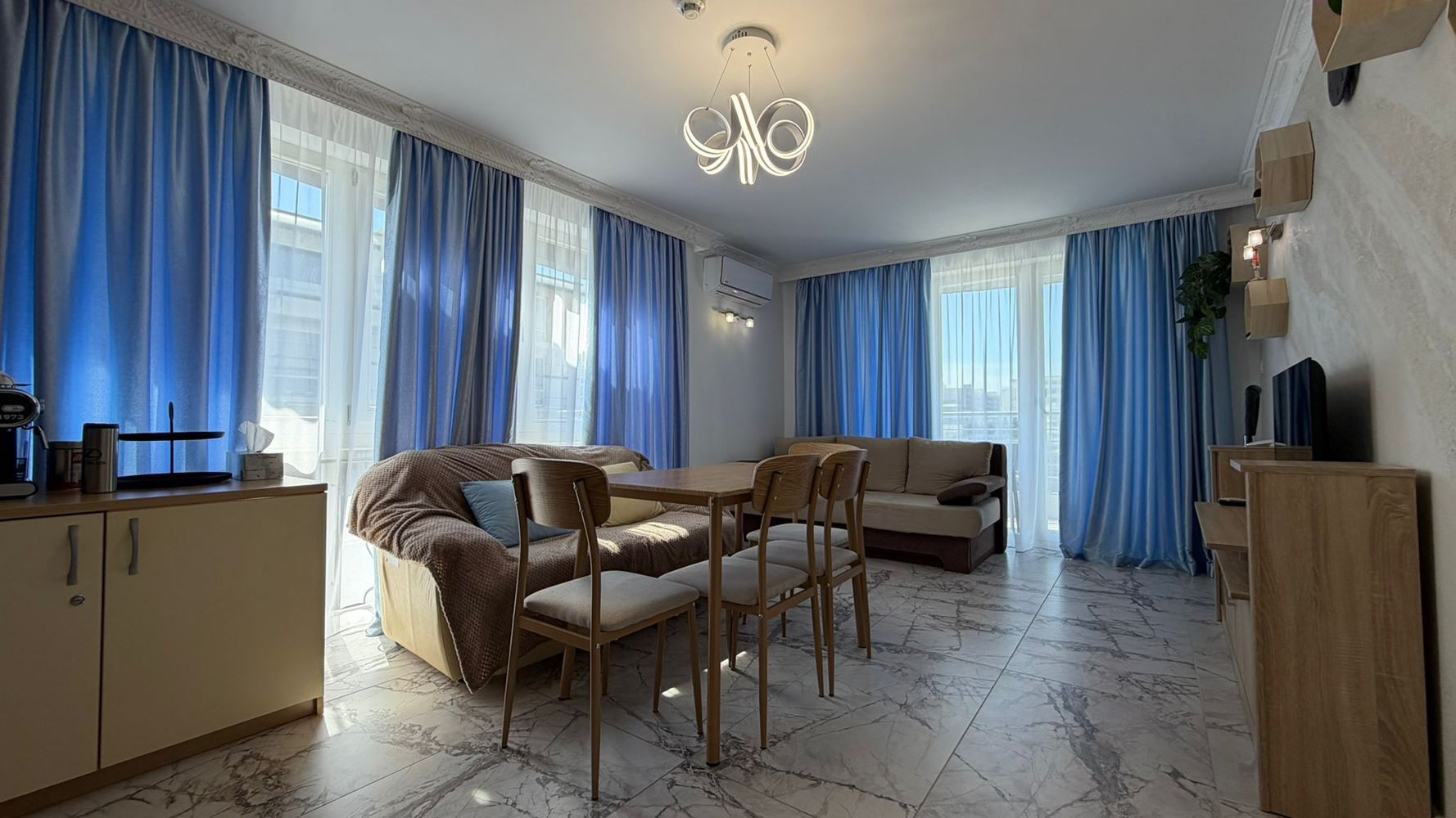 Просторен двустаен апартамент на 300 м от морето в Слънчев бряг – комфорт, сигурност и отлична инвестиция