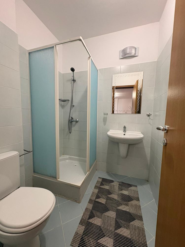 Поморие - просторен тристаен апартамент на първа линия с морска гледка, ниска такса поддръжка 