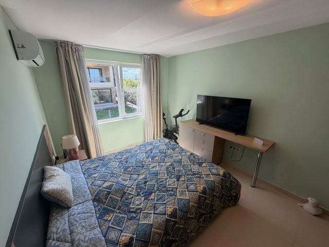 Просторен тристаен апартамент на първа линия море с фронтална панорамна морска гледка