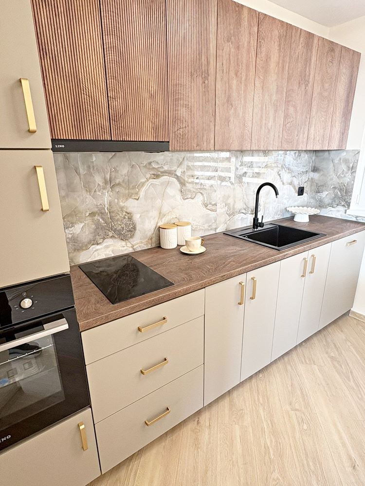 Две независими жилищни пространства с морска гледка в центъра на Свети Влас – дизайнерски интериор и собствено паркомясто