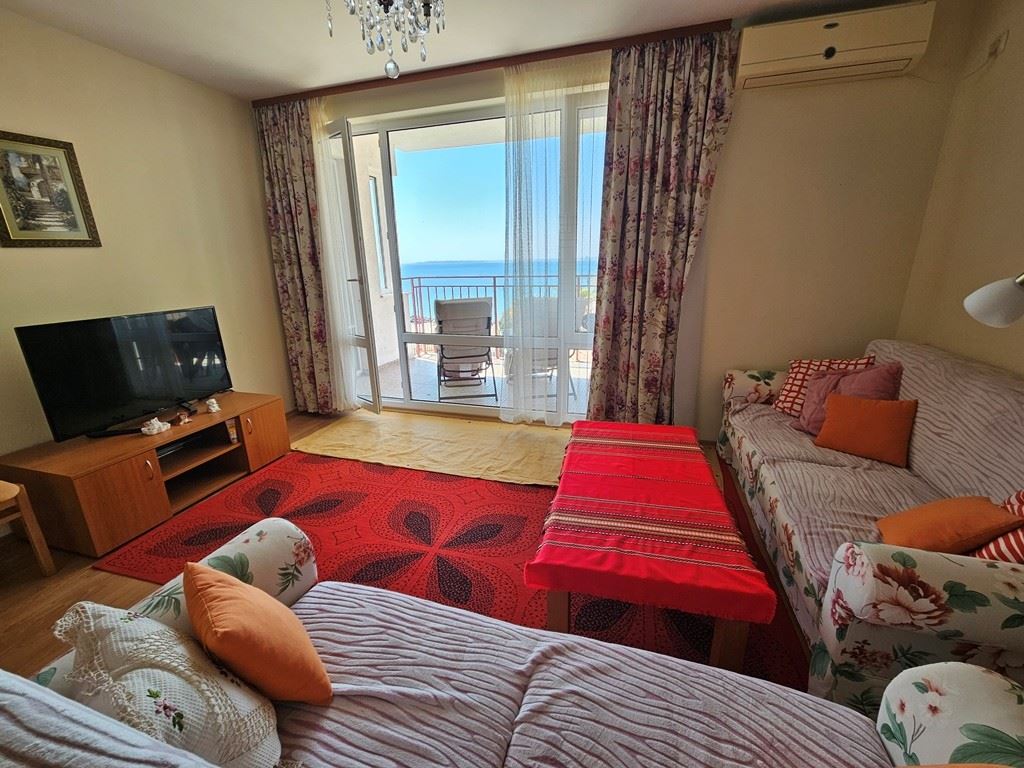 Свети Влас, първа линия море - панорамен апартамент с морска гледка от всяка стая 