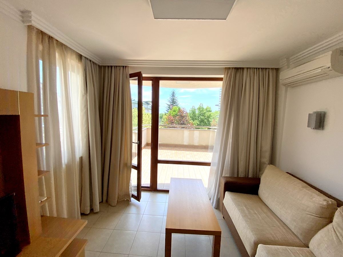 Просторен двустаен апартамент на първа линия в Равда – лукс, природа и впечатляваща гледка към басейна