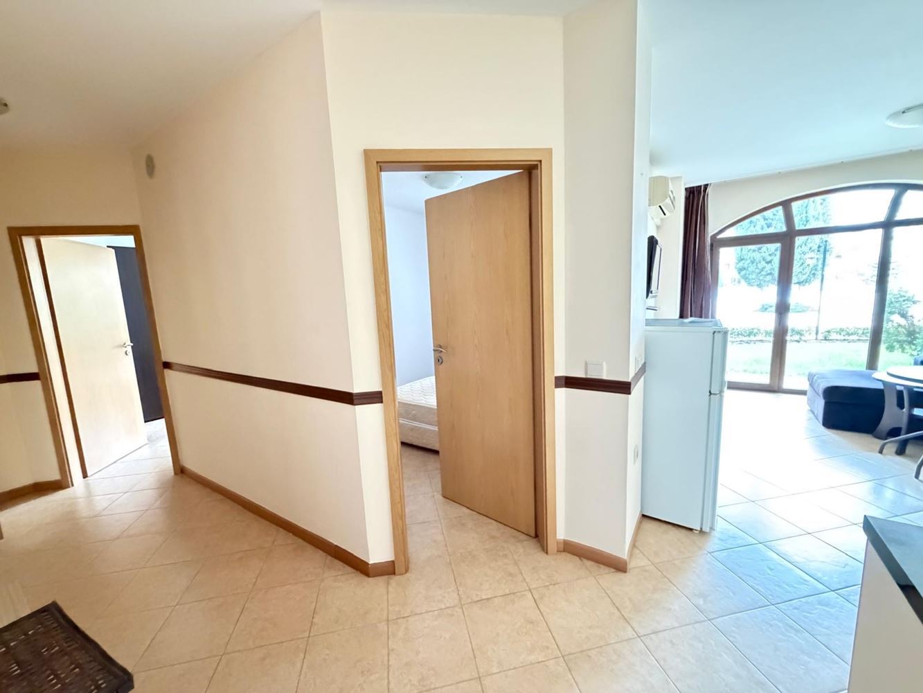 Просторен тристаен апартамент с директен излаз към собствен двор в Слънчев бряг – комфорт, лукс и уют