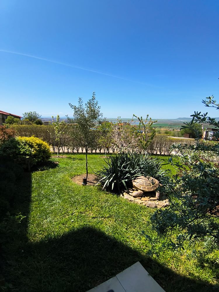 Реновиран двустаен апартамент с панорамна гледка в модерен комплекс близо до Слънчев бряг