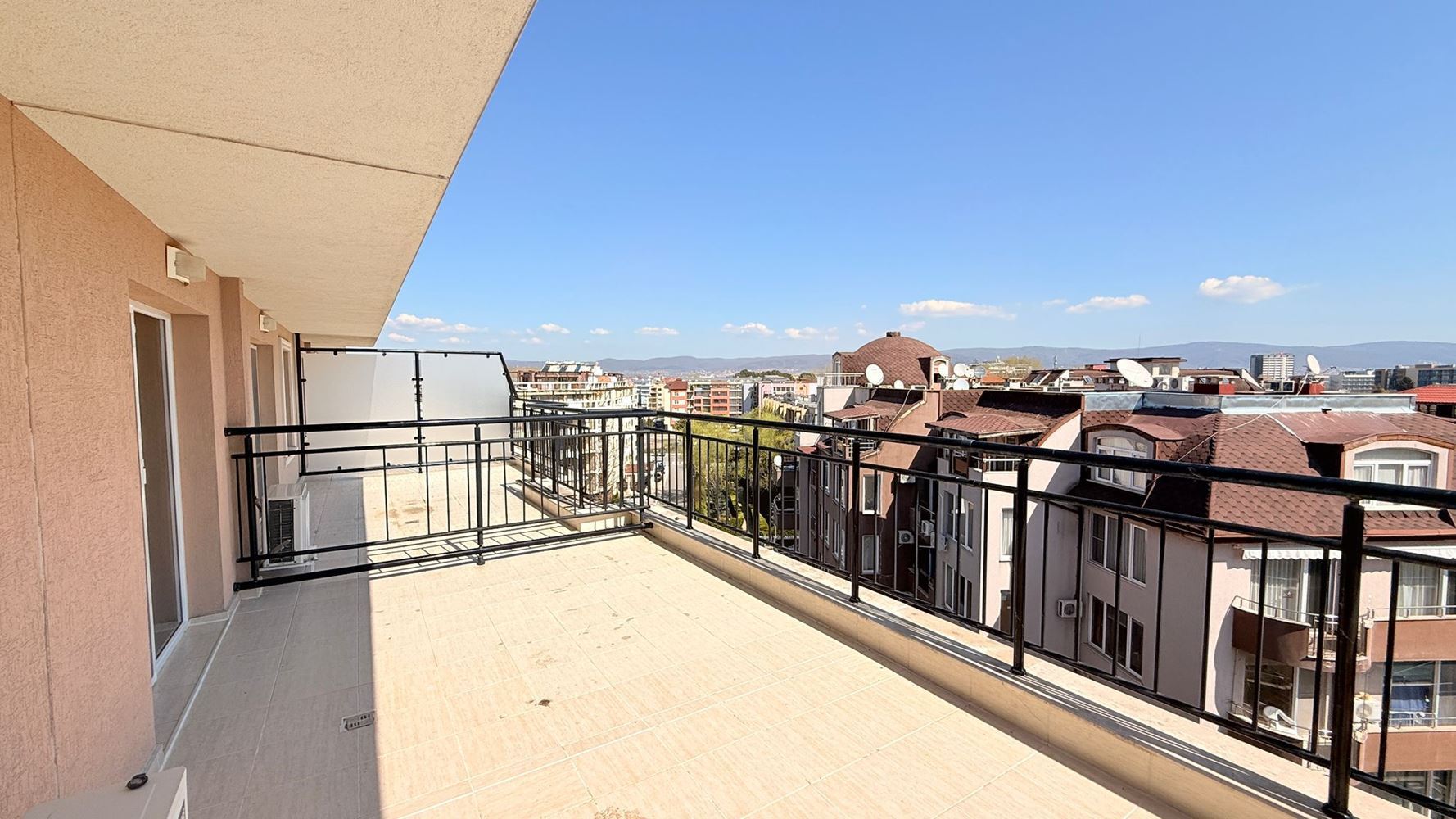 Луксозен мезонет с три спални в сърцето на Слънчев бряг – простор, стил и комфорт на две нива