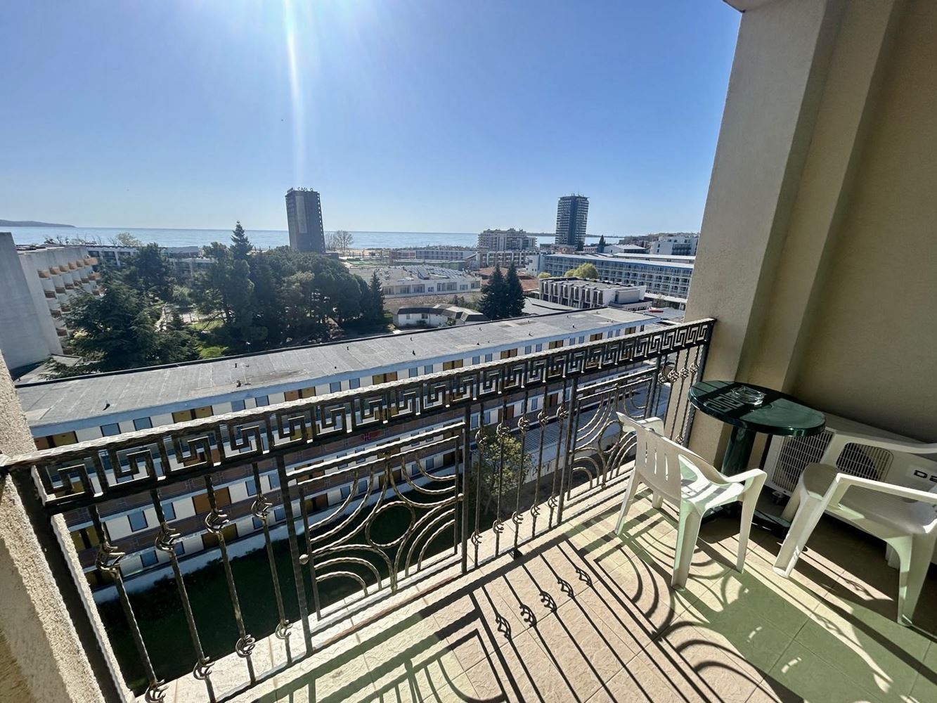 Слънчев бряг - просторно студио с морска гледка на 200 м от плажа