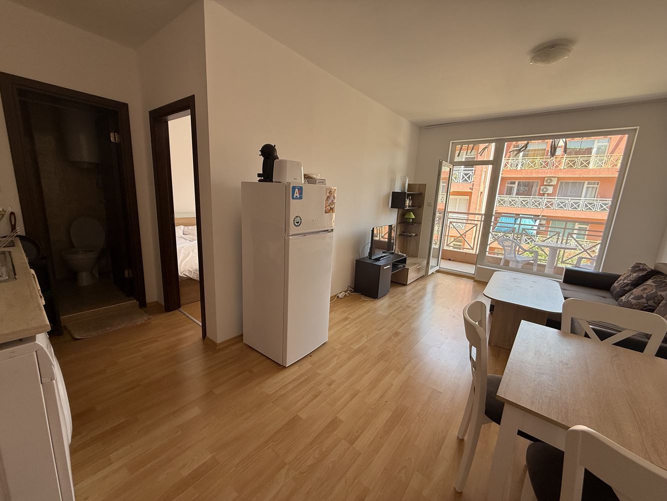 Обзаведен двустаен апартамент с гледка към басейна в района на Слънчев бряг