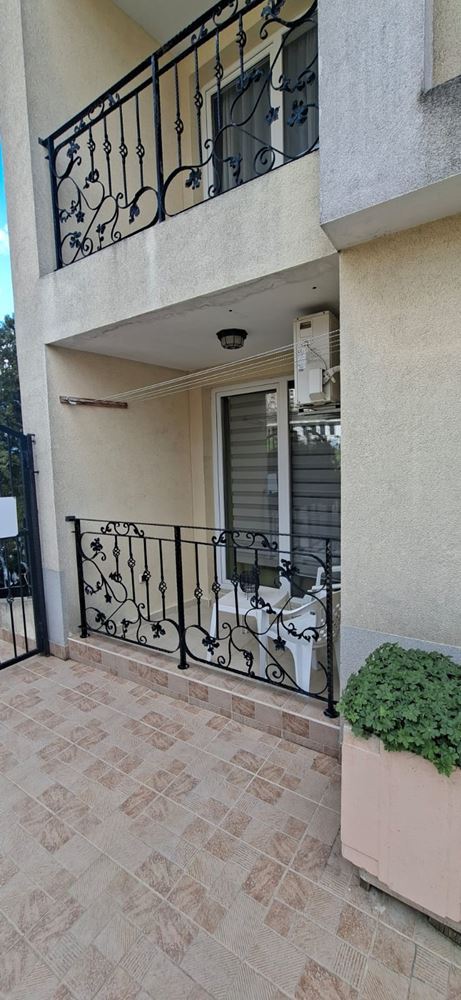 Комфорт и практичност до морето – напълно обзаведен двустаен апартамент в Свети Влас