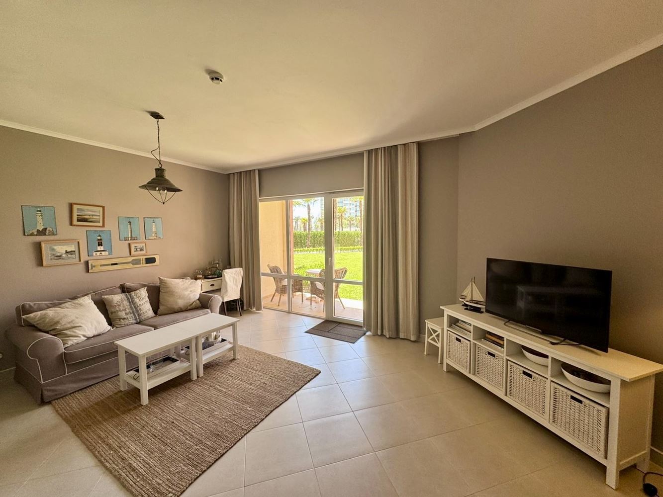 Луксозен двустаен апартамент в престижен комплекс на първа линия - комфорт, стил и безкрайни удобства