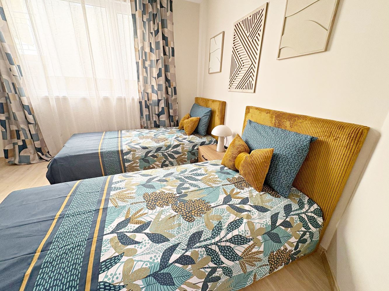 Две независими жилищни пространства с морска гледка в центъра на Свети Влас – дизайнерски интериор и собствено паркомясто