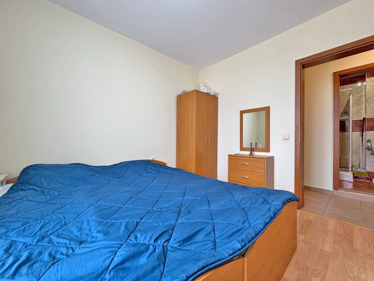 Просторен двустаен апартамент с гледка към басейна в Слънчев бряг